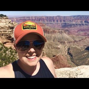 Meet your Posher, Caitlin